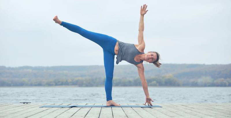 5 health benefits of the half-moon yoga position, Ardha Chandrasana